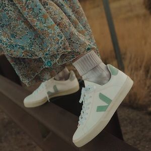 Veja Campo Sneaker Extra White/Matcha Suede sz 40EU/9US New in Box